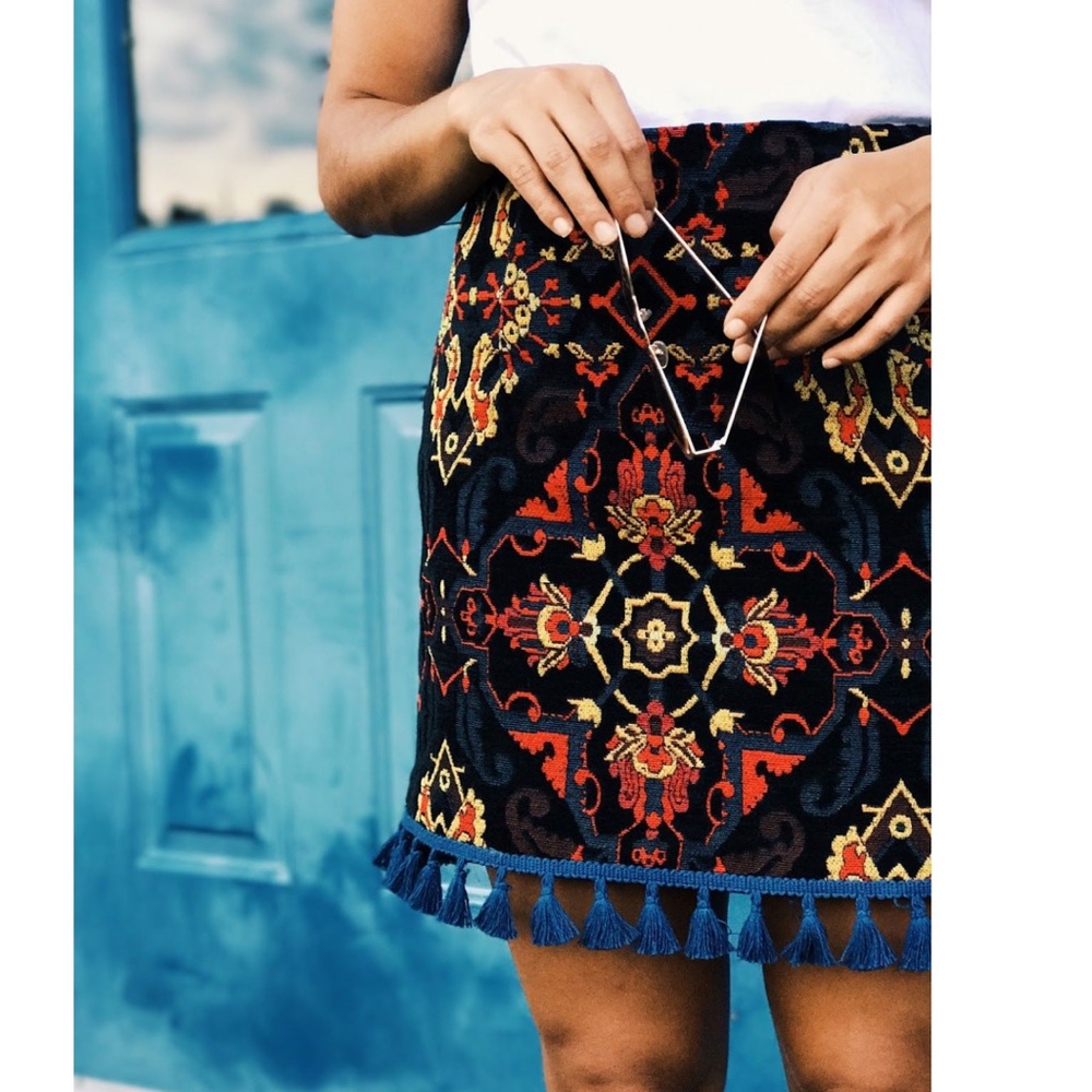Zara tapestry tassels mini skirt Sz Large NWT - Picture 1 of 8